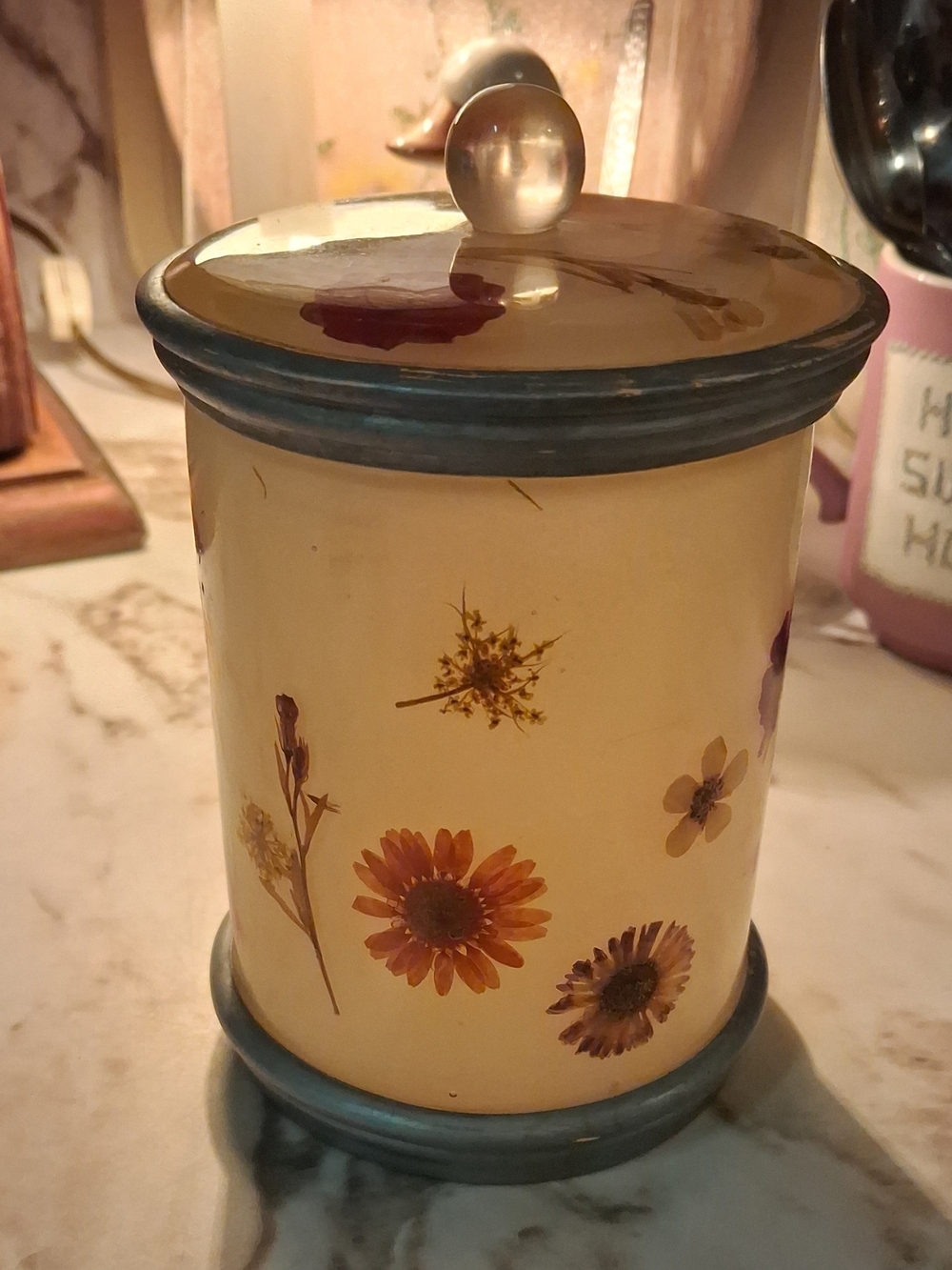 Vintage Pressed Flower Resin Vanity Jar- Cream & Silver - 1970s - Picture 3 of 14